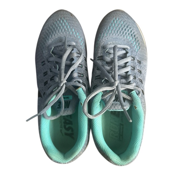 NIKE Women's Air Max Tailwind 8 Running Shoes - Picture 3 of 5